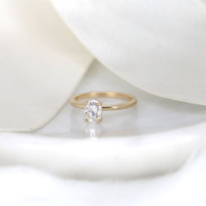 Stunning 0.90 CT Oval Moissanite Engagement Ring With Solitaire Design