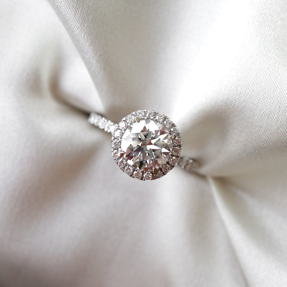 Stunning 1.0-2.0 CT Round Moissanite Engagement Ring with Halo Design 7