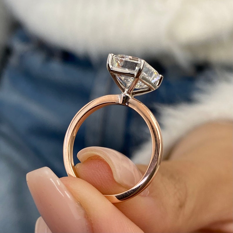 Stunning 3.0 CT Emerald Moissanite Engagement Ring with Solitaire Design 3