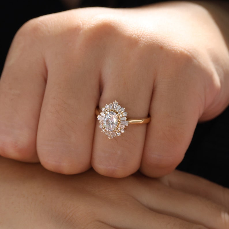 Stunning 1.0 CT Oval Cut Moissanite Engagement Ring with Cluster Halo Design 7
