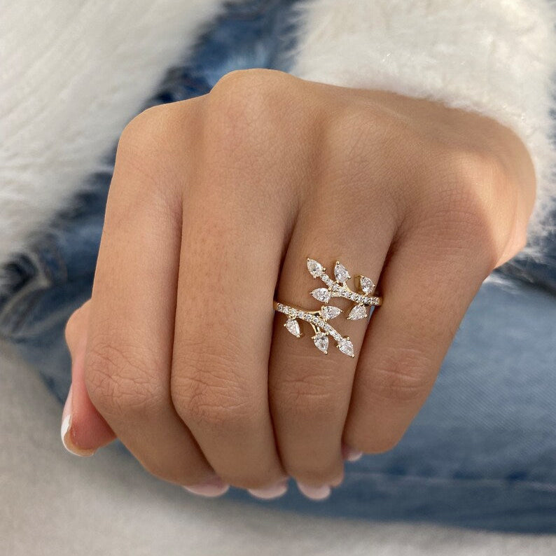 Stunning 0.67 CT Round & Pear Moissanite Stones Open Cluster Wedding Bands 2
