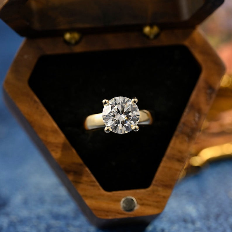 2.0 CT Round Shaped Moissanite Solitaire Engagement Ring 1