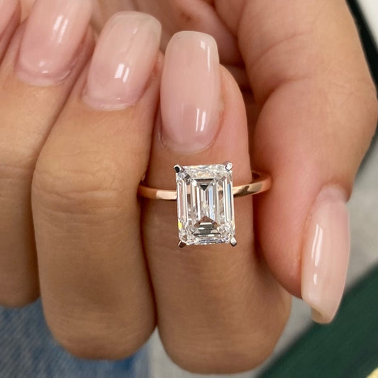Stunning 3.0 CT Emerald Moissanite Engagement Ring with Solitaire Design 1