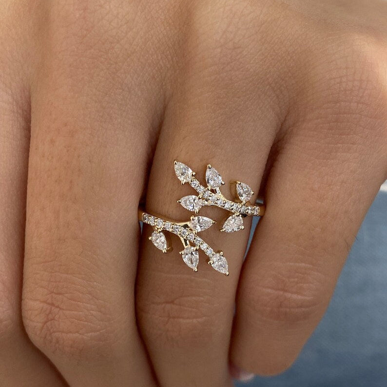 Stunning 0.67 CT Round & Pear Moissanite Stones Open Cluster Wedding Bands 1
