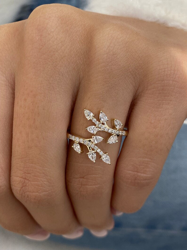 Stunning 0.67 CT Round & Pear Moissanite Stones Open Cluster Wedding Bands 1