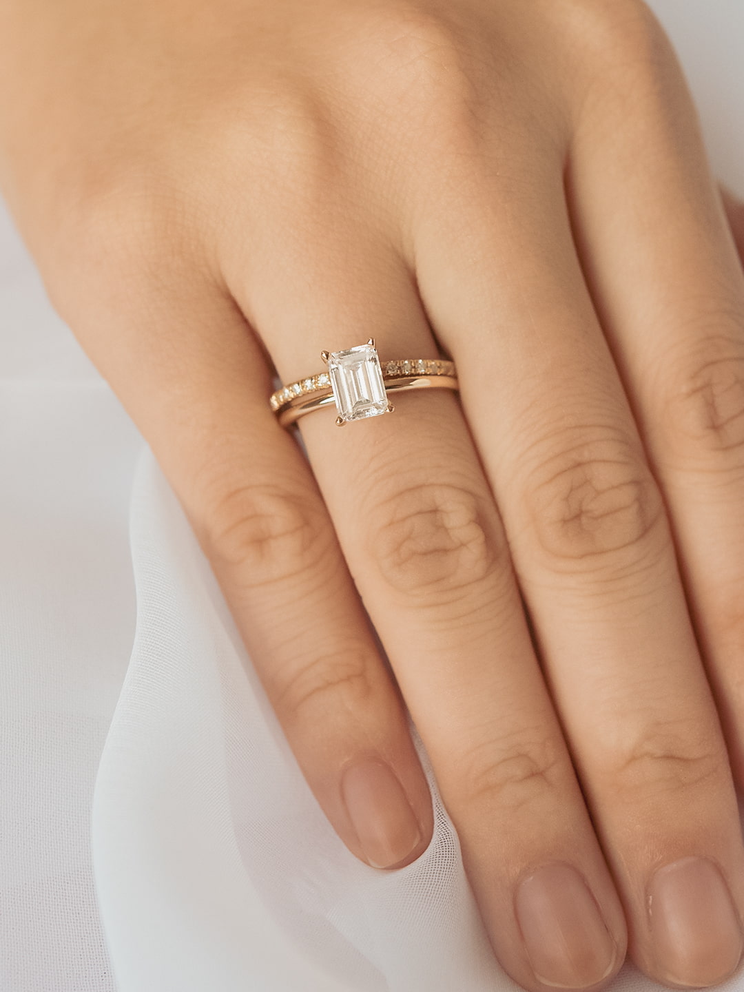 Stunning 1 CT Emerald Moissanite Engagement Ring With Solitaire Design 8
