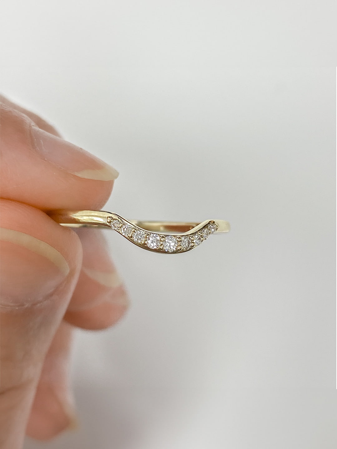 Stunning 0.2 TCW Round Moissanite Stones Curved Wedding Bands 8
