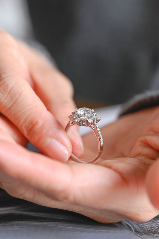 Stunning 0.5 - 1.5 CT Round Moissanite Engagement Ring with Cluster Design 2
