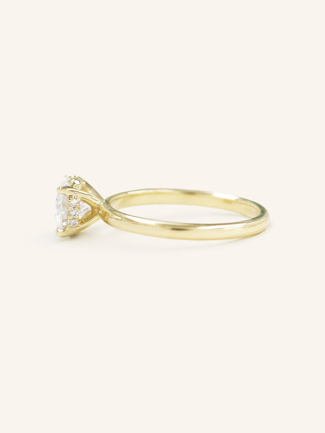 Stunning 1.0 CT Round Moissanite Engagement Ring with Hidden Halo Design 3