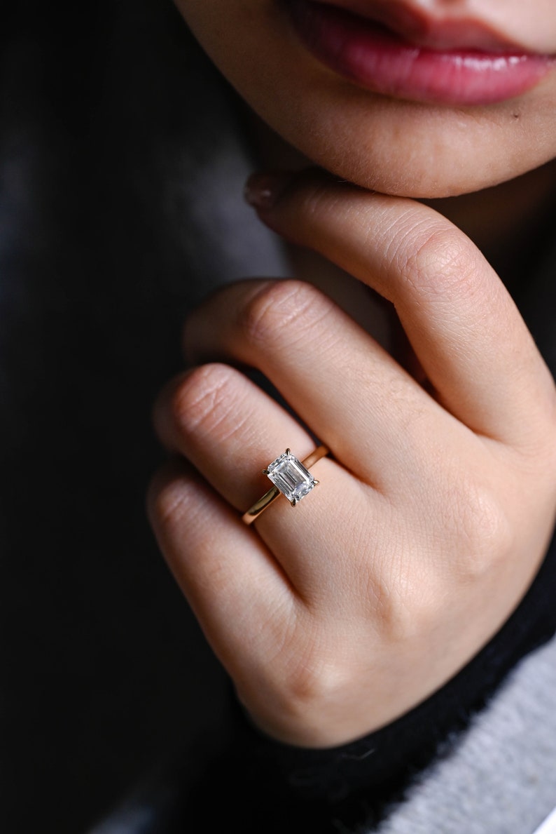 Stunning 1.0 - 2.0 CT Emerald Moissanite Engagement Ring with Solitaire Design 2
