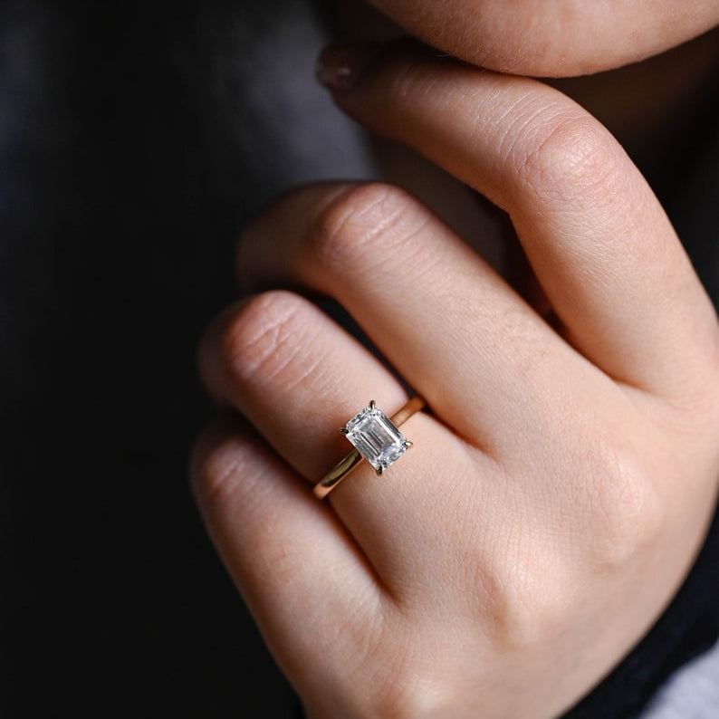 Stunning 1.0 - 2.0 CT Emerald Moissanite Engagement Ring with Solitaire Design 2