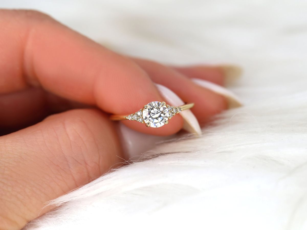 Stunning 0.75 CT Round Moissanite Engagement Ring With Cluster Design 7