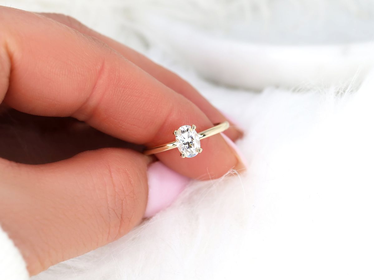 Stunning 1 CT Oval Moissanite Engagement Ring With Solitaire Design 6