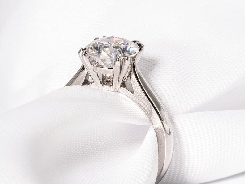 Stunning 2.0 CT Round Moissanite Solitaire Engagement Ring 7