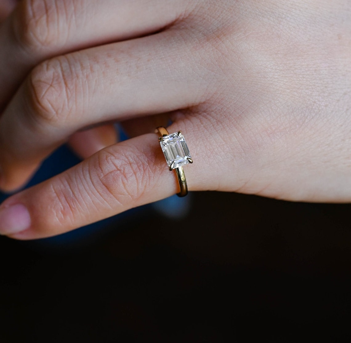 Stunning 1.0 CT Emerald Moissanite Engagement Ring with Solitaire Design 8