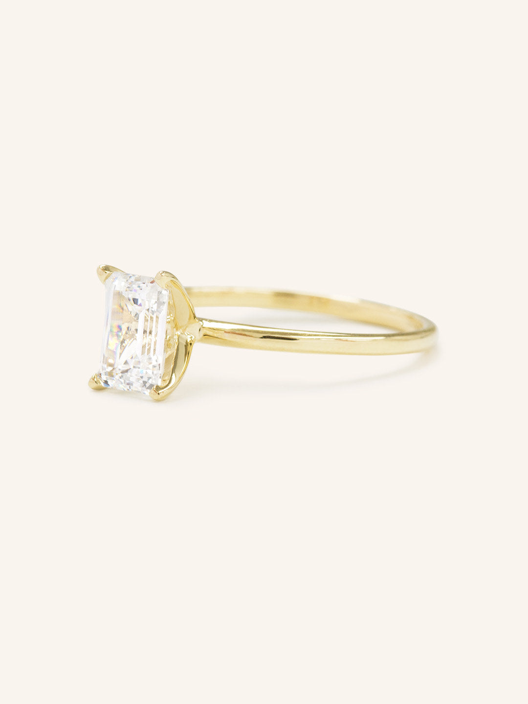 Stunning 1 CT Emerald Moissanite Engagement Ring With Solitaire Design 2
