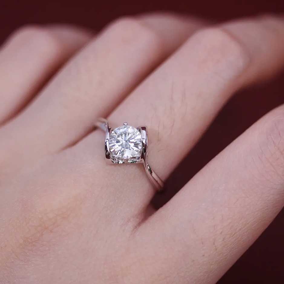 Round Cut Swirl StyleCubic Zirconia in 925 Sterling Silver Ring 4