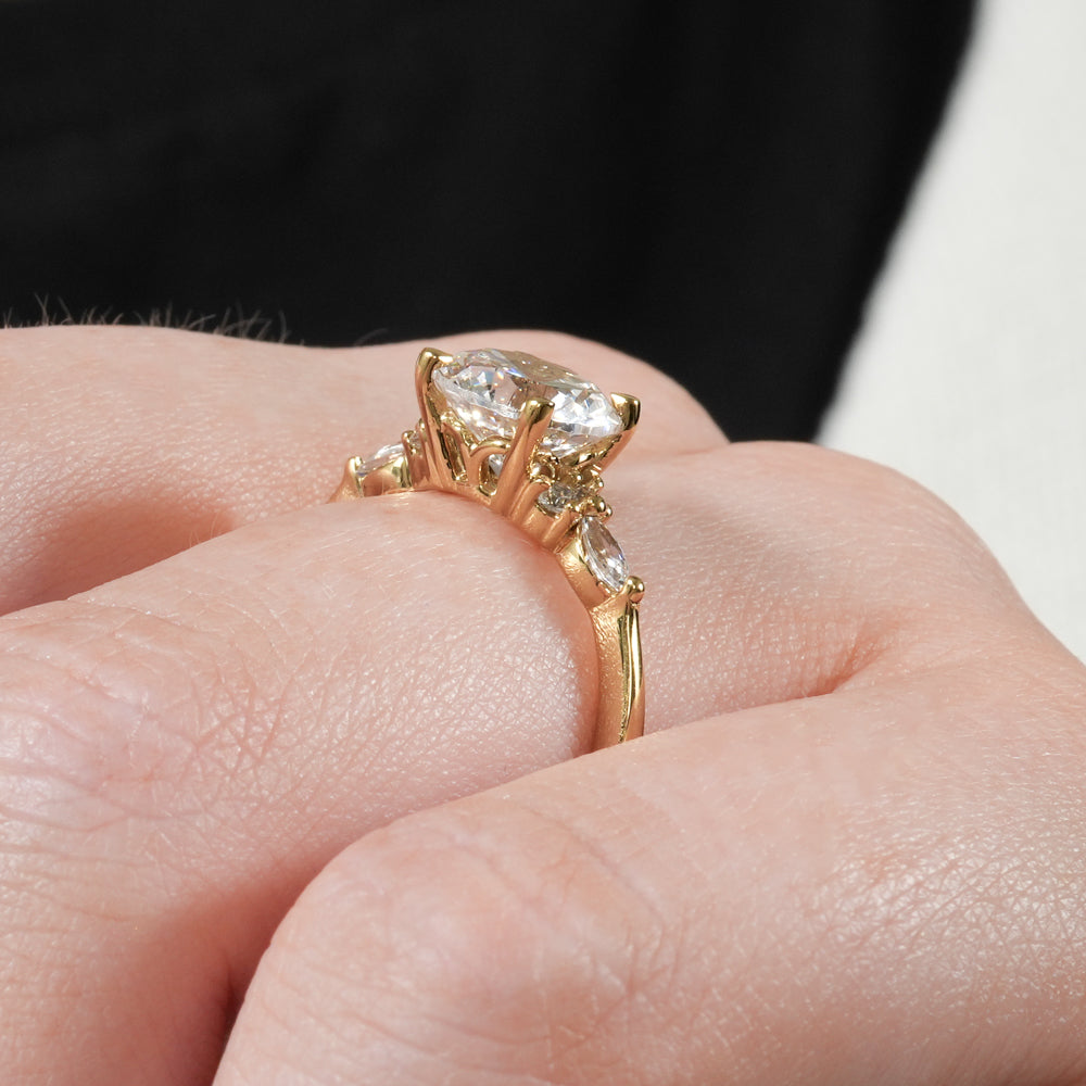 Stunning 0.50-1.50 CT Round Moissanite Engagement Ring With Cluster Design 5