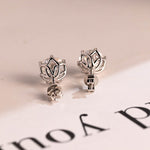 1.0 TCW Round Cut Moissanite Stud Earrings in Gold 3