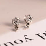 1.0 TCW Round Cut Moissanite Stud Earrings in Gold 3