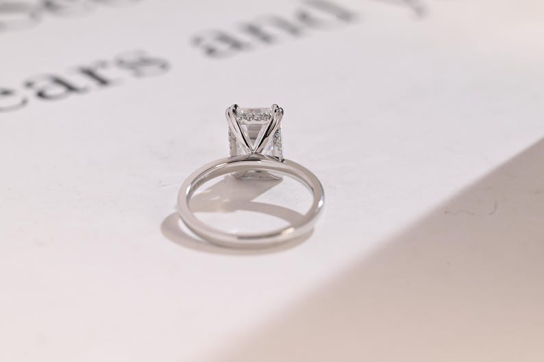 Stunning 1.0 - 2.0 CT Emerald Moissanite Engagement Ring with Hidden Halo Design 3