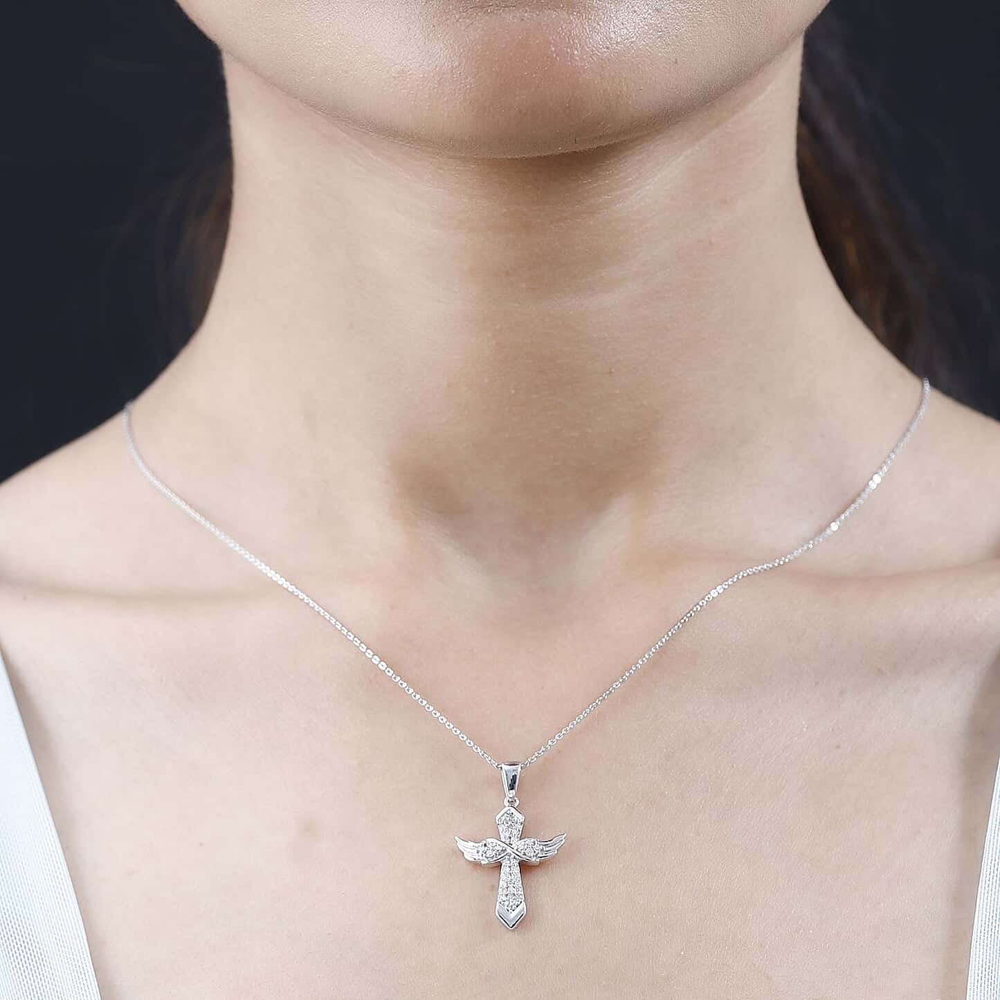 Round Cut Cubic Zirconia in 925 Sterling Silver Necklace 2