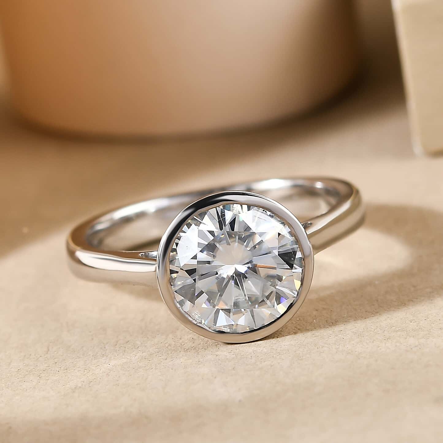 Round Cut Bezel Style Cubic Zirconia in 925 Sterling Silver Ring 2