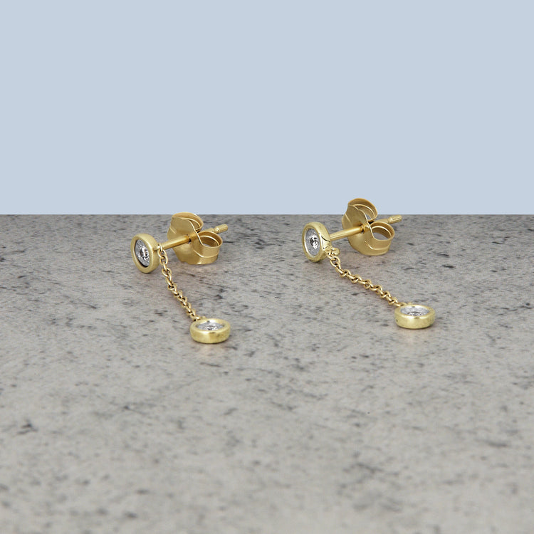 0.20 TCW Round Cut Moissanite Bezel Chain Earrings in Gold 6
