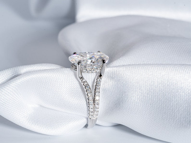 Classic 3.50 CT Oval Moissanite Engagement Ring with Split Shank Design 8