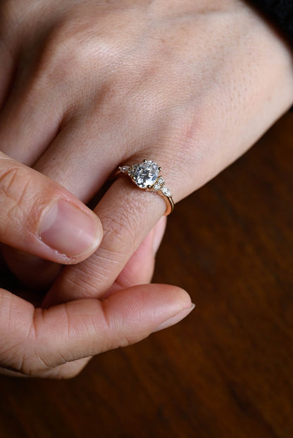 Stunning 1.0 - 2.0 CT Oval Moissanite Engagement Ring with Cluster Design 8