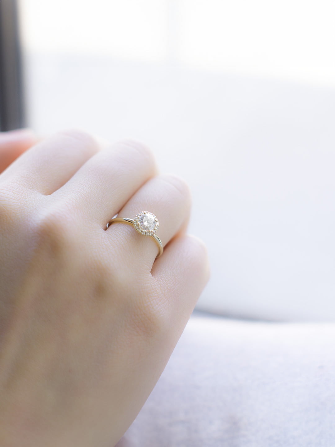 Stunning 1.0 CT Round Moissanite Engagement Ring with Halo Design 8