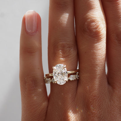Stunning 0.85 TCW Round & Oval Moissanite Stones Alternate Wedding Bands 5