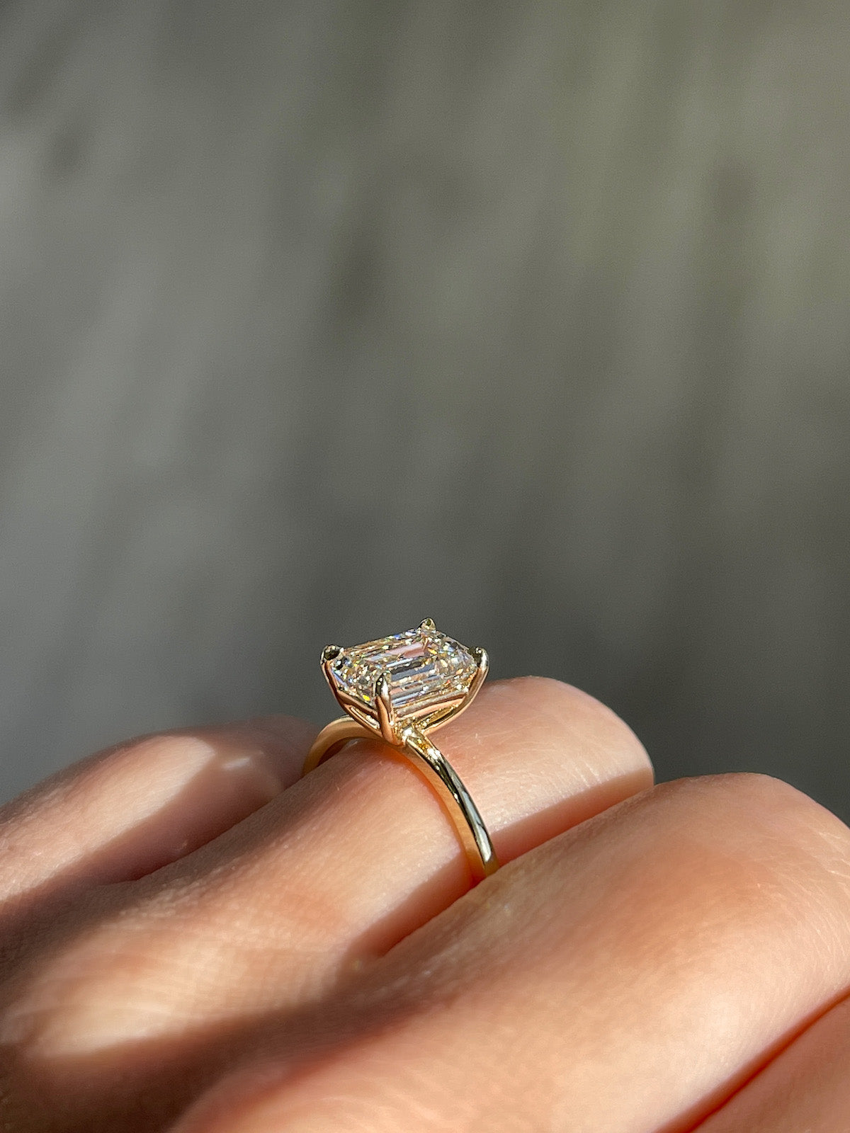 Stunning 1.80 CT Emerald Moissanite Engagement Ring with Solitaire Design 3