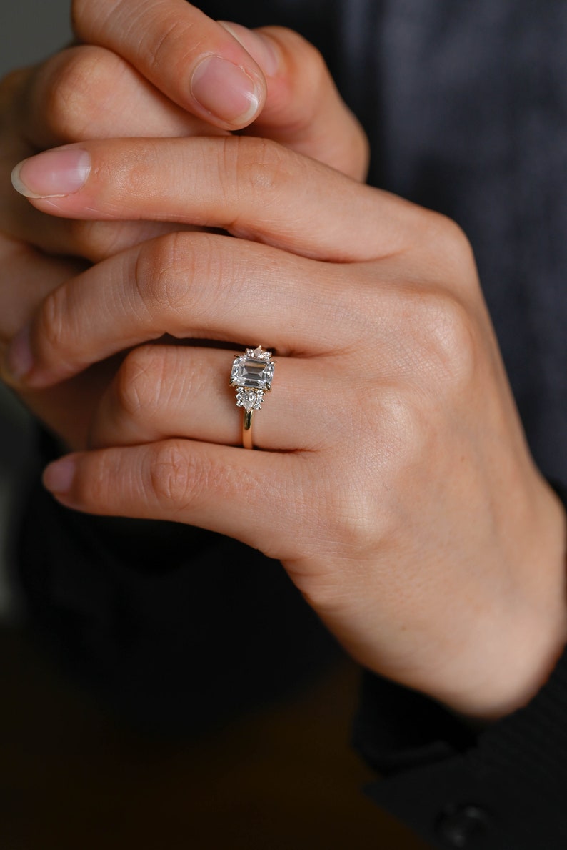 Stunning 1.0 - 2.0 CT Emerald Moissanite Engagement Ring With Cluster Design 6