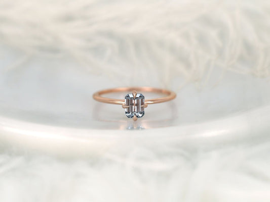 Stunning 0.75 CT Emerald Moissanite Engagement Ring With Solitaire Design 1