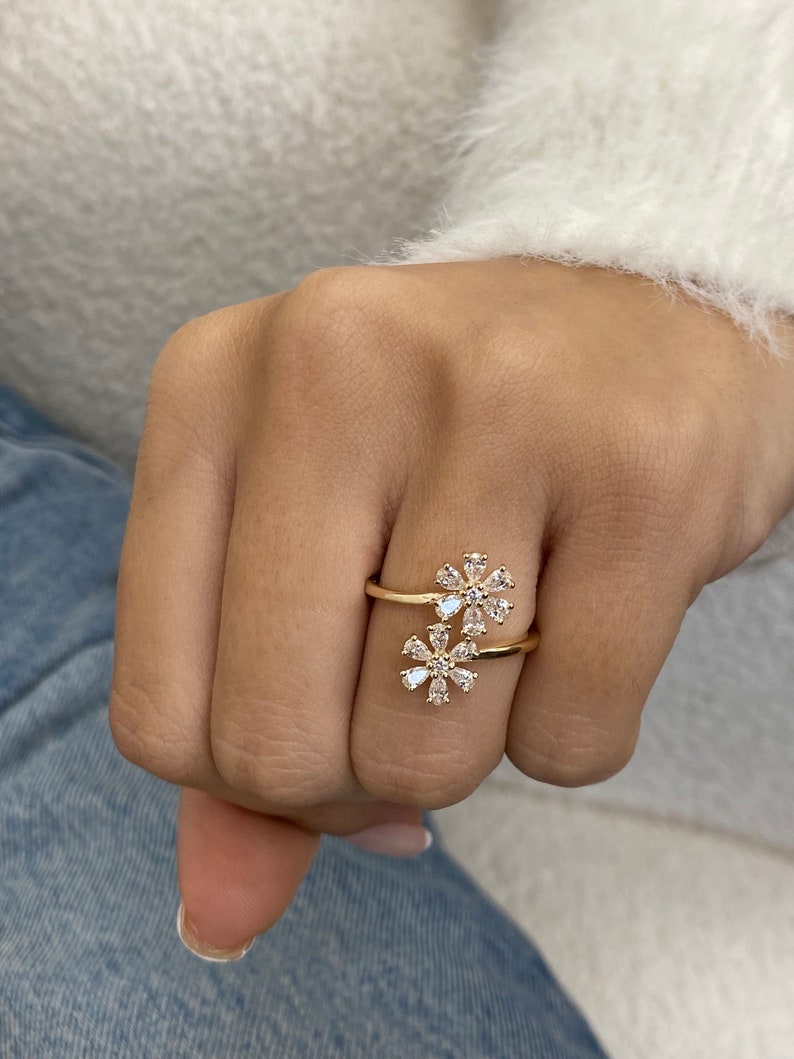 Stunning 0.71 CT Round & Pear Moissanite Stones Lifestyle Wedding Bands 2