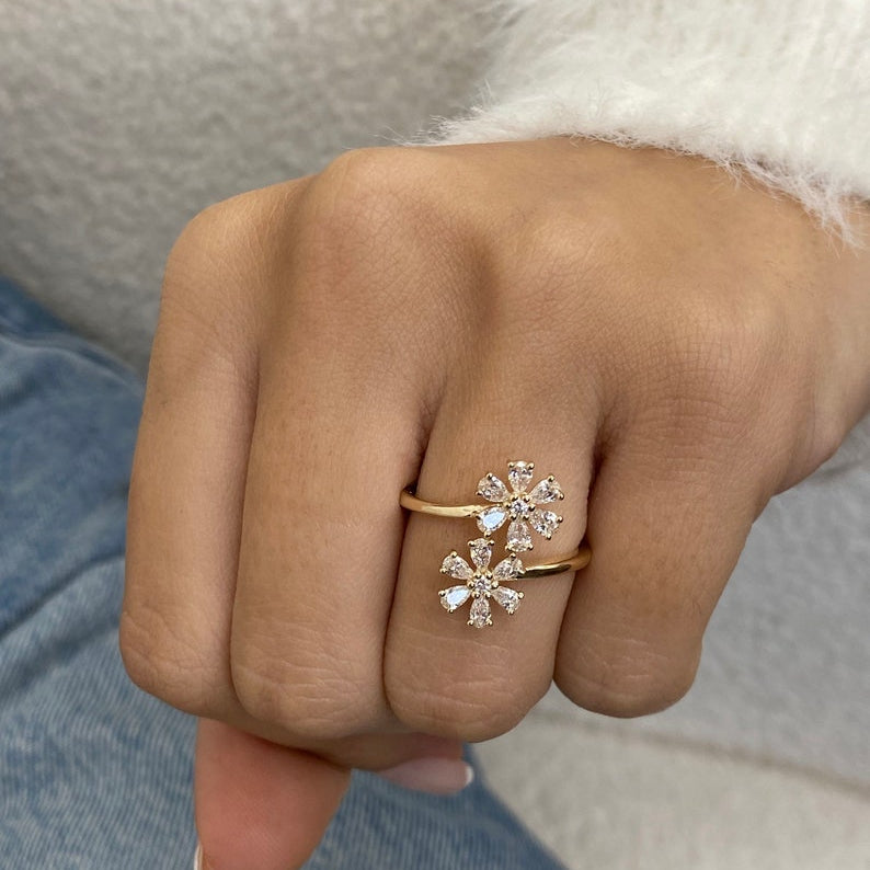 Stunning 0.71 CT Round & Pear Moissanite Stones Lifestyle Wedding Bands 2