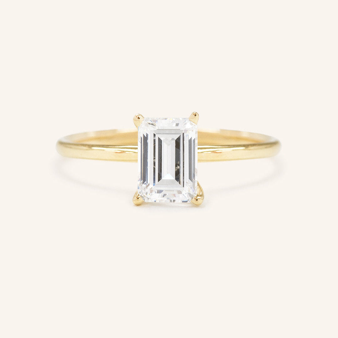 Stunning 1 CT Emerald Moissanite Engagement Ring With Solitaire Design 1