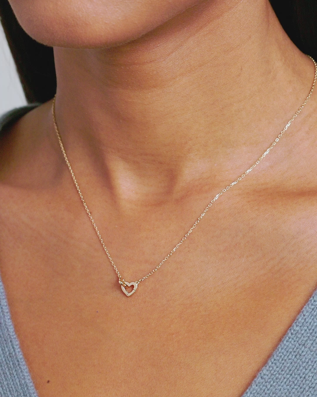 Round Cut Cubic Zirconia in 925 Sterling Silver Necklace 4