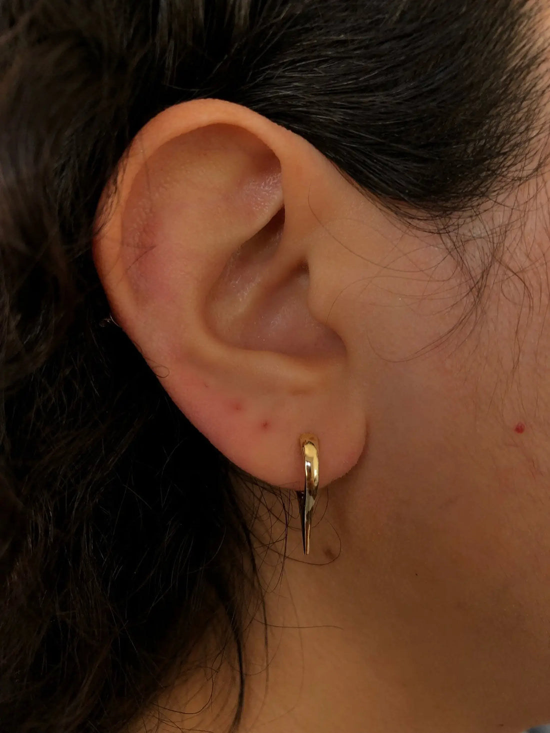 Stunning Unique Metal Hoops Earrings in Gold 3