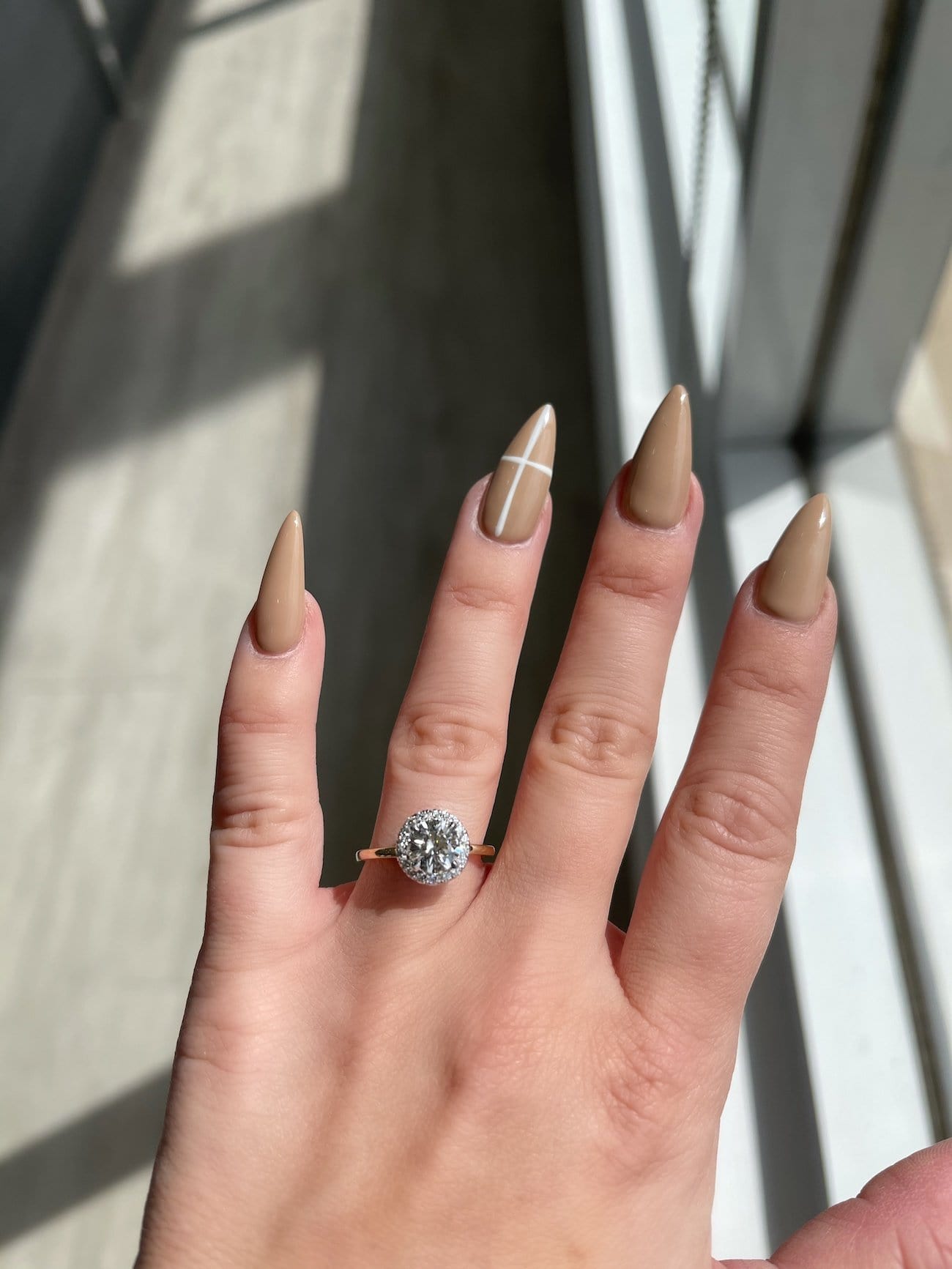 Stunning 1.01 CT Round Moissanite Engagement Ring with Halo Design 4
