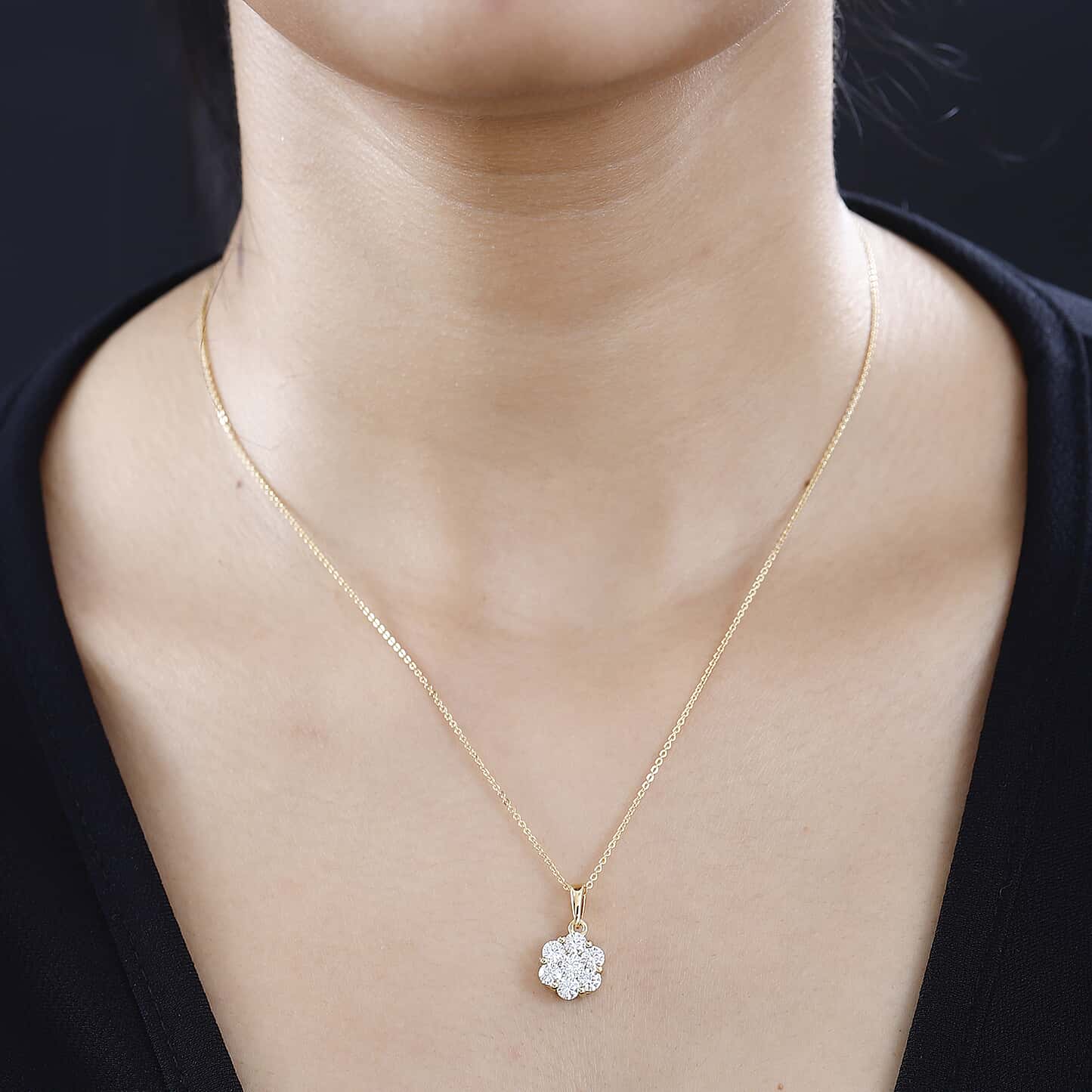 Round Cut Cubic Zirconia in 925 Sterling Silver Necklace 2