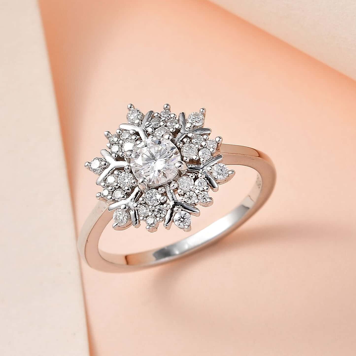 Round Cut Halo Style Cubic Zirconia in 925 Sterling Silver Ring 2