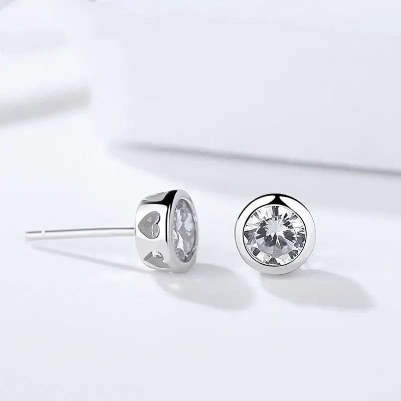 Round Cut Cubic Zirconia in 925 Sterling Silver Earrings 3