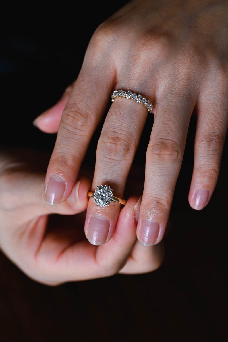 Stunning 1.0 - 2.0 CT Oval Moissanite Engagement Ring with Halo Design 4