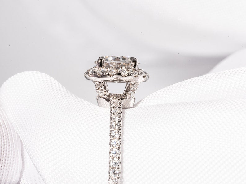 Stunning 1.0 CT Round Shape Moissanite Engagement Ring with Halo & Pave Design 8