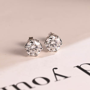 1.0 TCW Round Cut Moissanite Stud Earrings in Gold 1