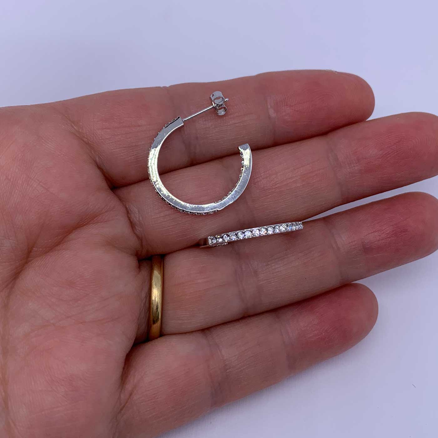 Round Cut Cubic Zirconia in 925 Sterling Silver Earrings 2