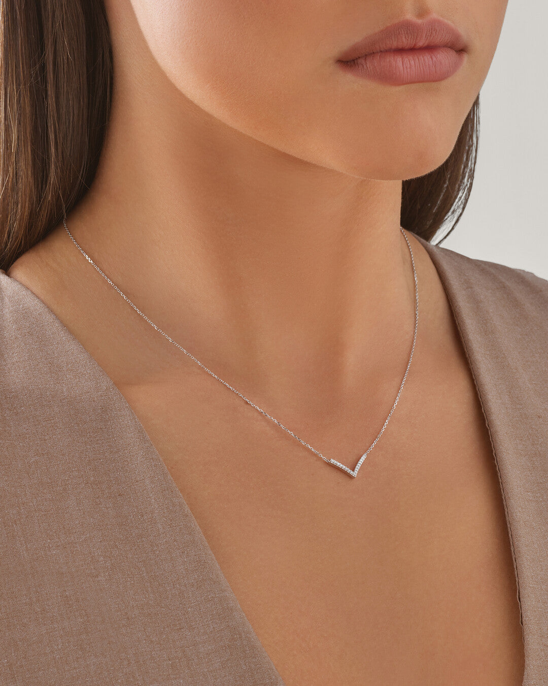 Round Cut Cubic Zirconia in 925 Sterling Silver Necklace 4