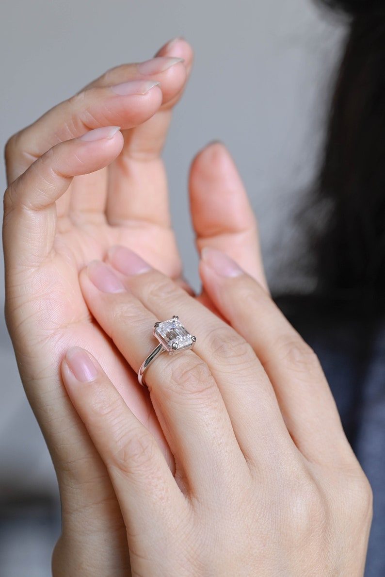 Stunning 1.0 - 2.0 CT Emerald Moissanite Engagement Ring With Cathedral Design 6